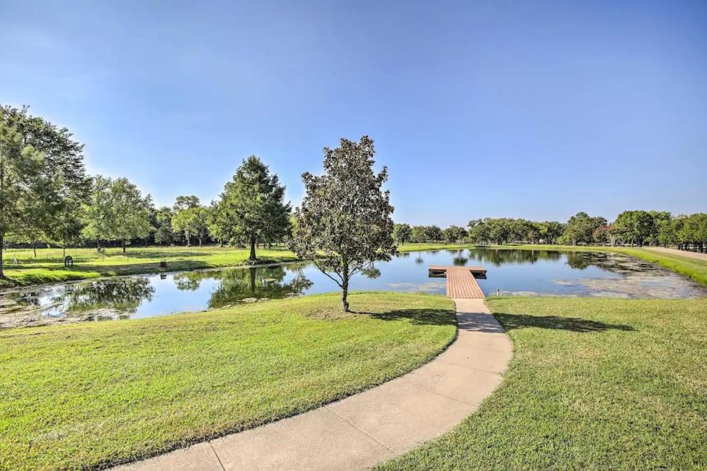 Texas Ranch House With 5 Bedroom And Fish Pond Dallas Exterior photo