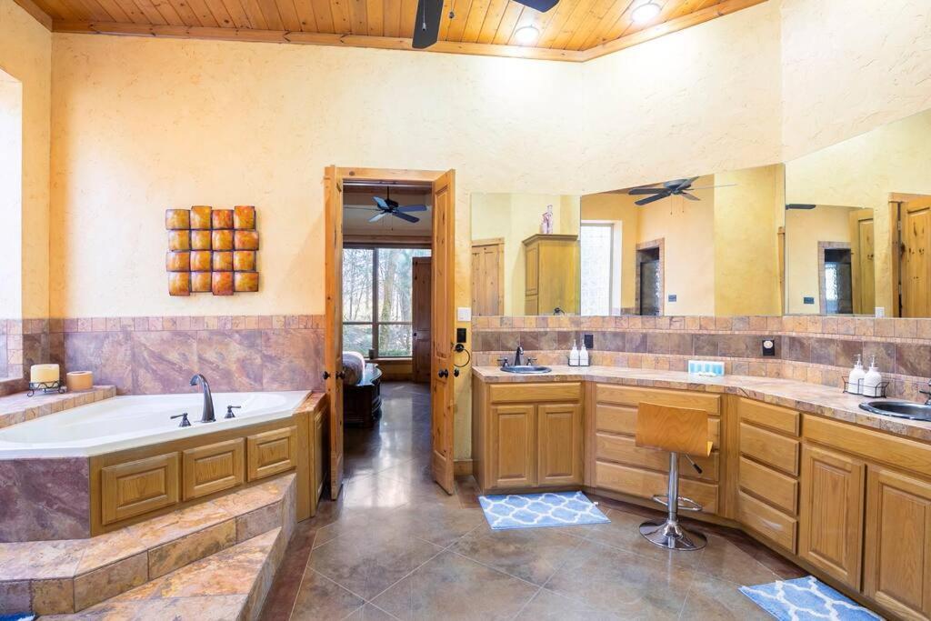 Texas Ranch House With 5 Bedroom And Fish Pond Dallas Exterior photo