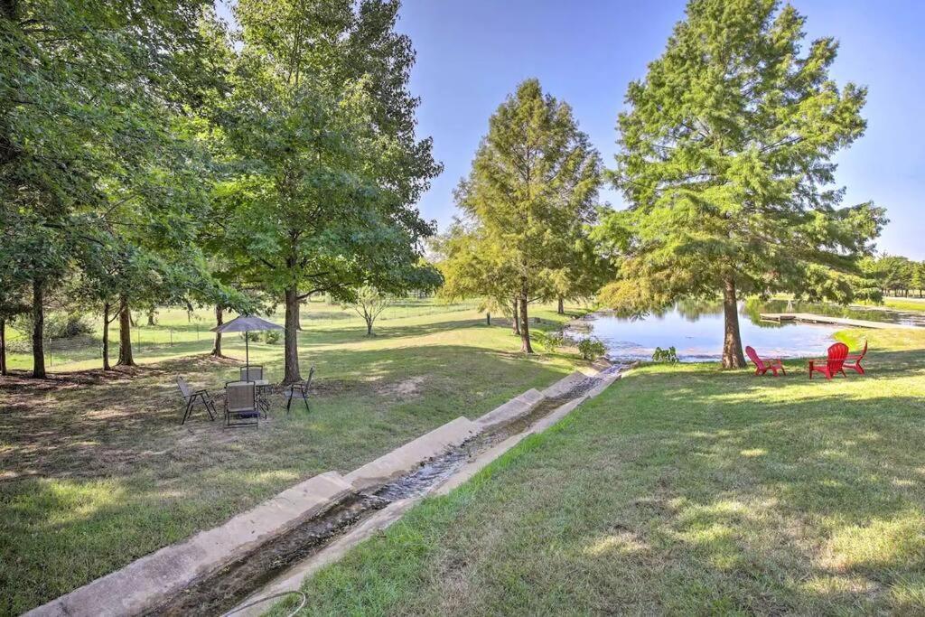 Texas Ranch House With 5 Bedroom And Fish Pond Dallas Exterior photo