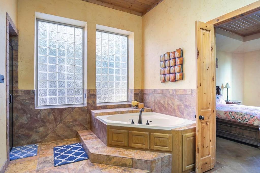 Texas Ranch House With 5 Bedroom And Fish Pond Dallas Exterior photo