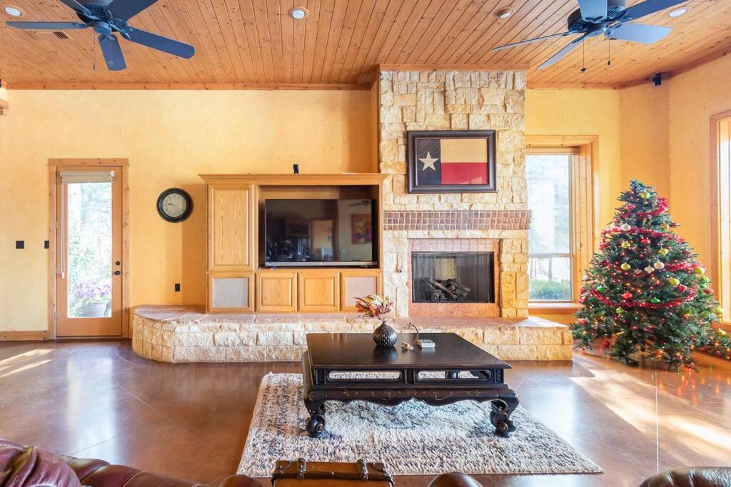 Texas Ranch House With 5 Bedroom And Fish Pond Dallas Exterior photo