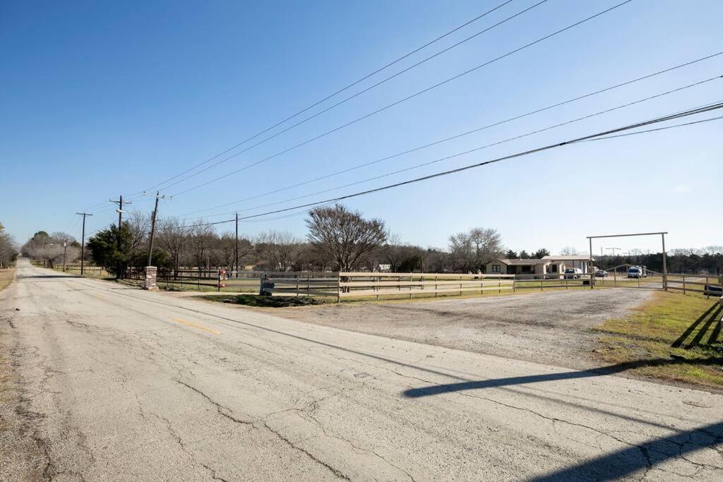 Texas Ranch House With 5 Bedroom And Fish Pond Dallas Exterior photo