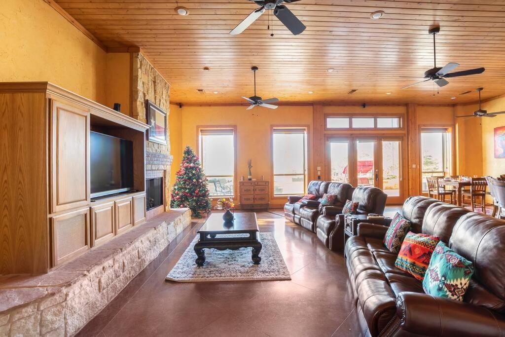 Texas Ranch House With 5 Bedroom And Fish Pond Dallas Exterior photo