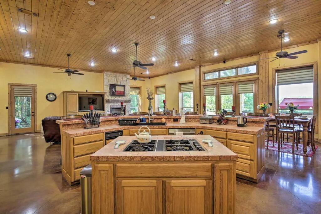 Texas Ranch House With 5 Bedroom And Fish Pond Dallas Exterior photo